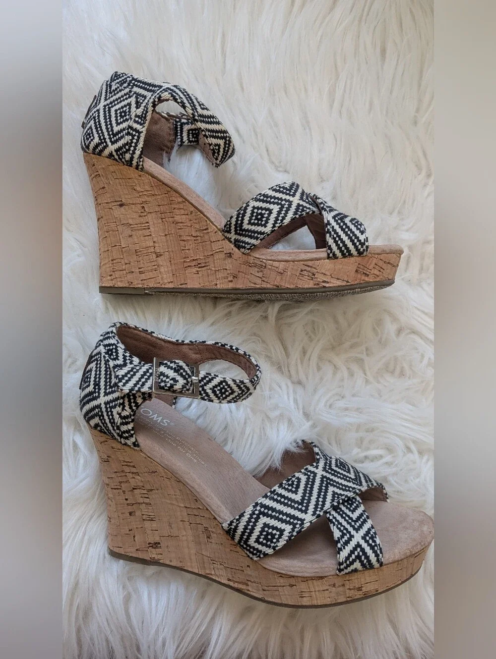 TOMS Women's Black White Woven Diamond Strappy Wedge Sandals Size 5